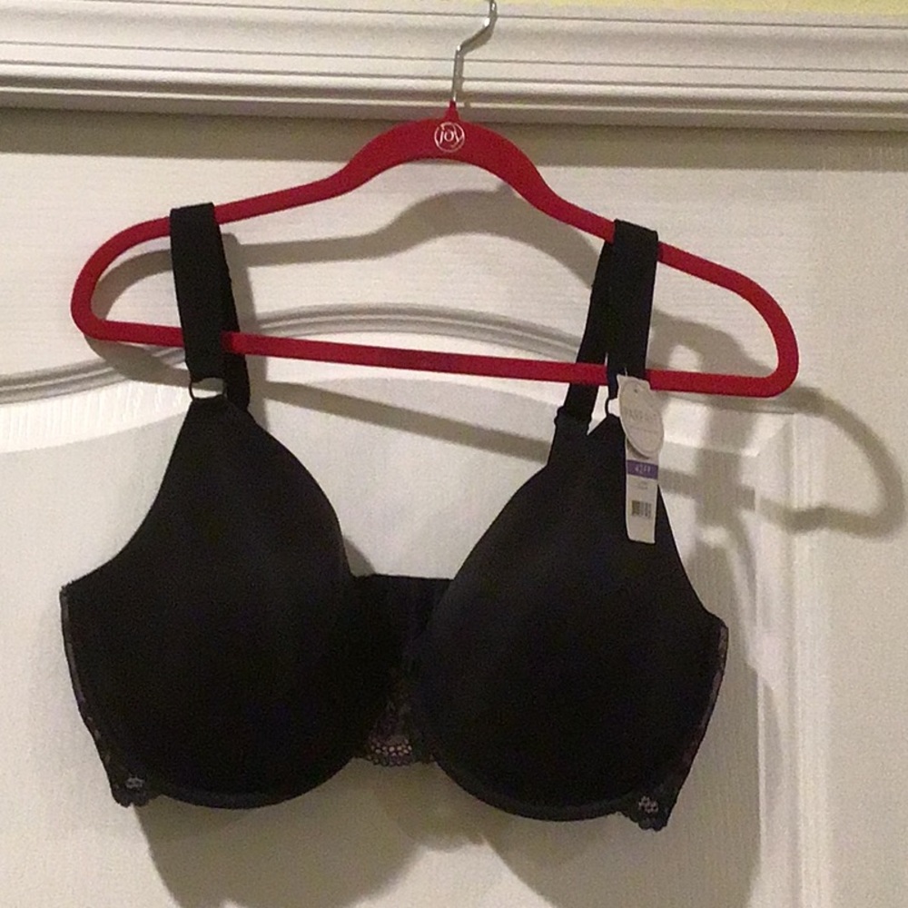New Woman’s bra size 42FF black lace